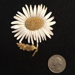 Marvella Vintage Daisy Pin/ Brooch